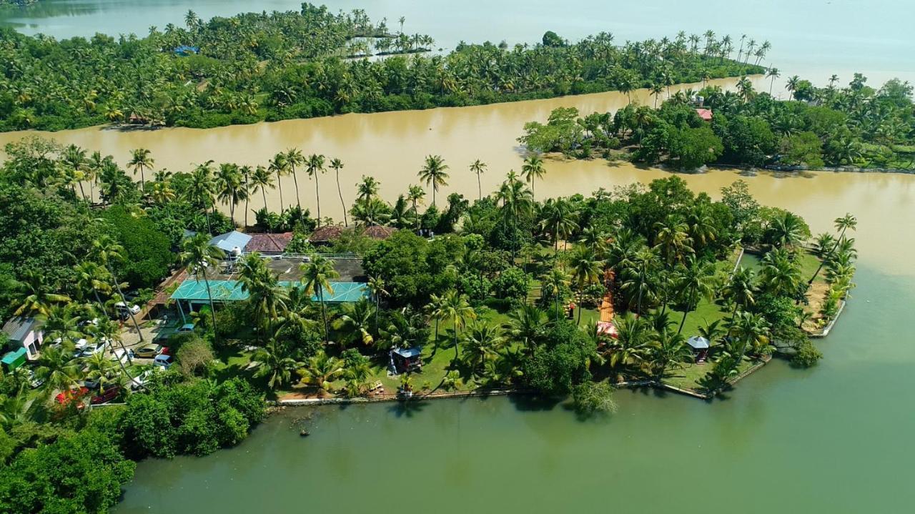 Lake N River Resort Munroe Island Mundrothuruth Buitenkant foto