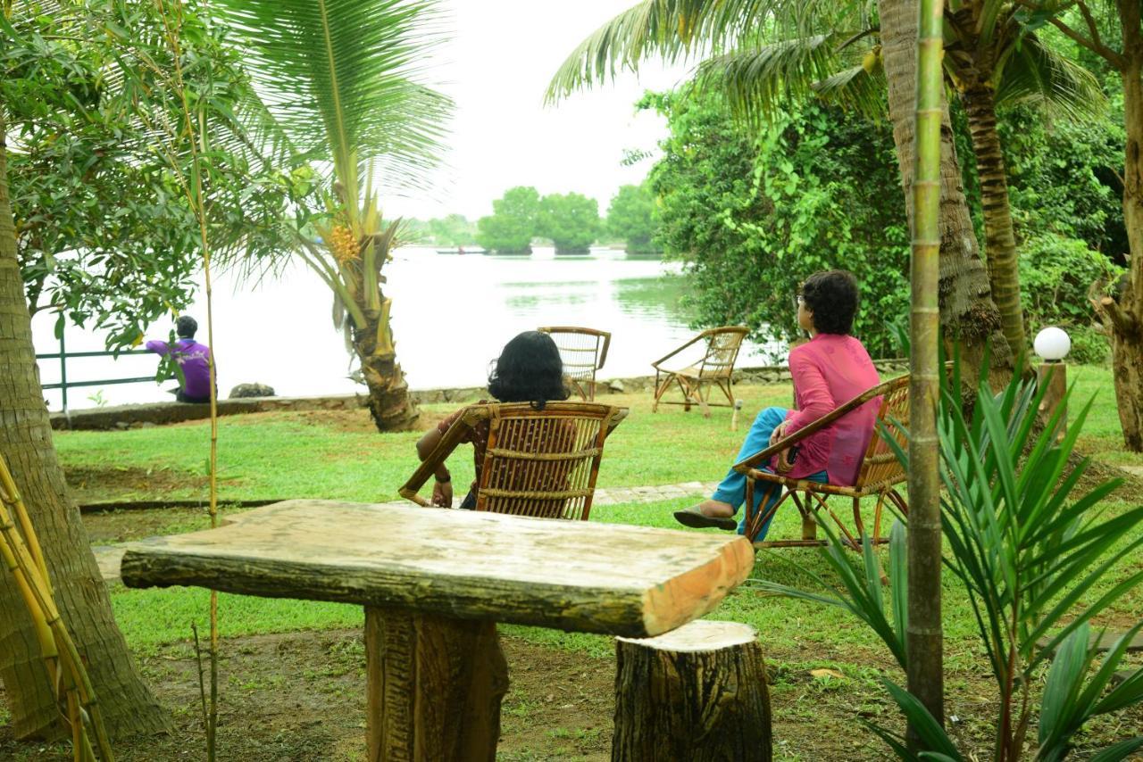 Lake N River Resort Munroe Island Mundrothuruth Buitenkant foto