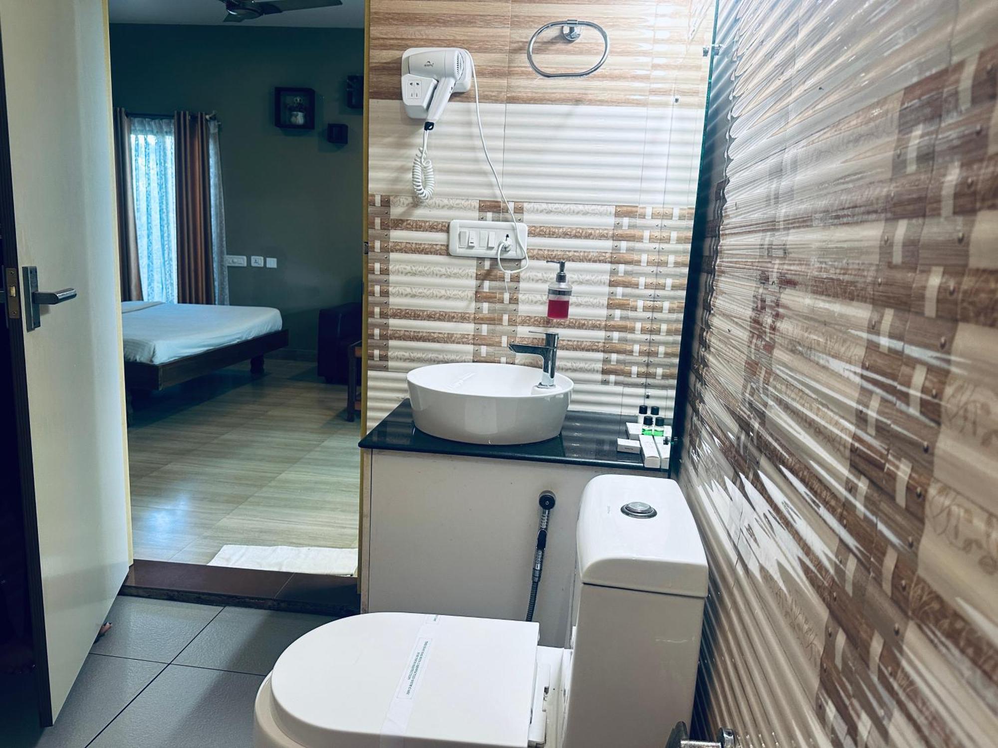 Lake N River Resort Munroe Island Mundrothuruth Buitenkant foto