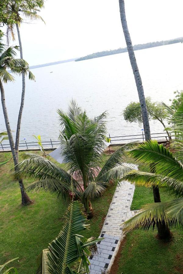 Lake N River Resort Munroe Island Mundrothuruth Buitenkant foto